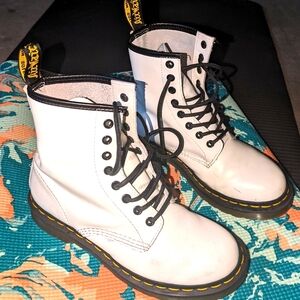Dr Martens White boots, sz 7